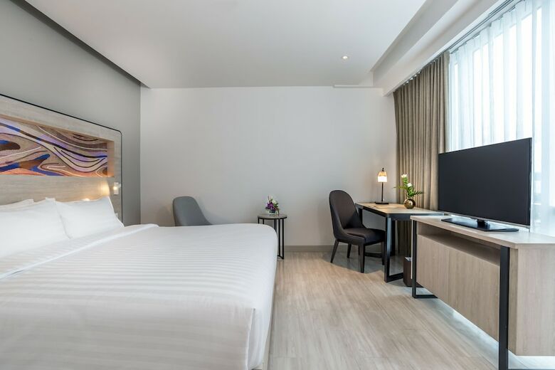 Novotel Phuket City Phokeethra Hotel