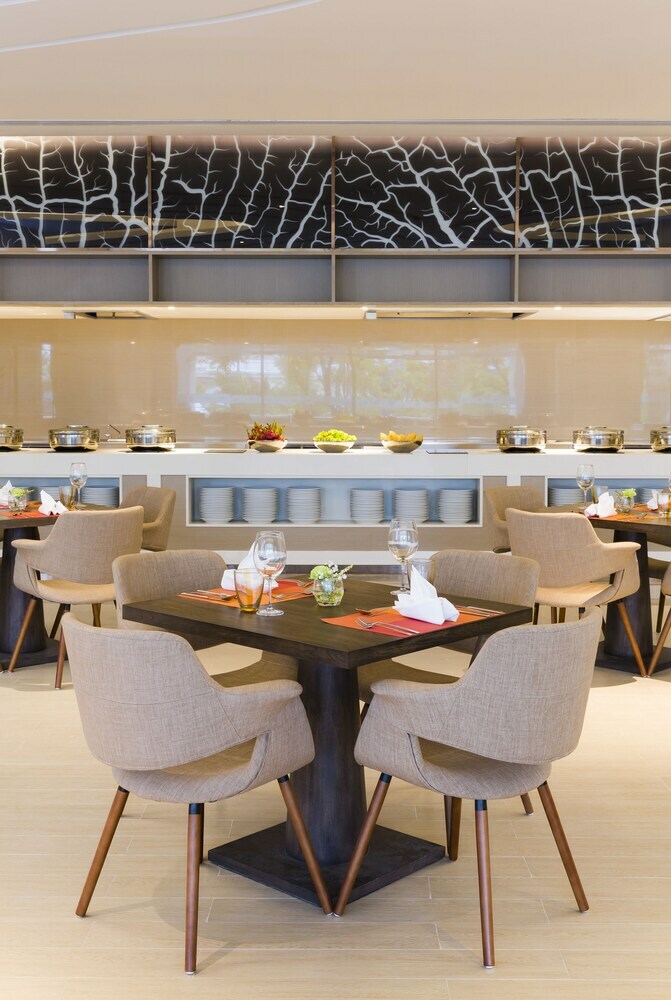 Novotel Phuket City Phokeethra Hotel