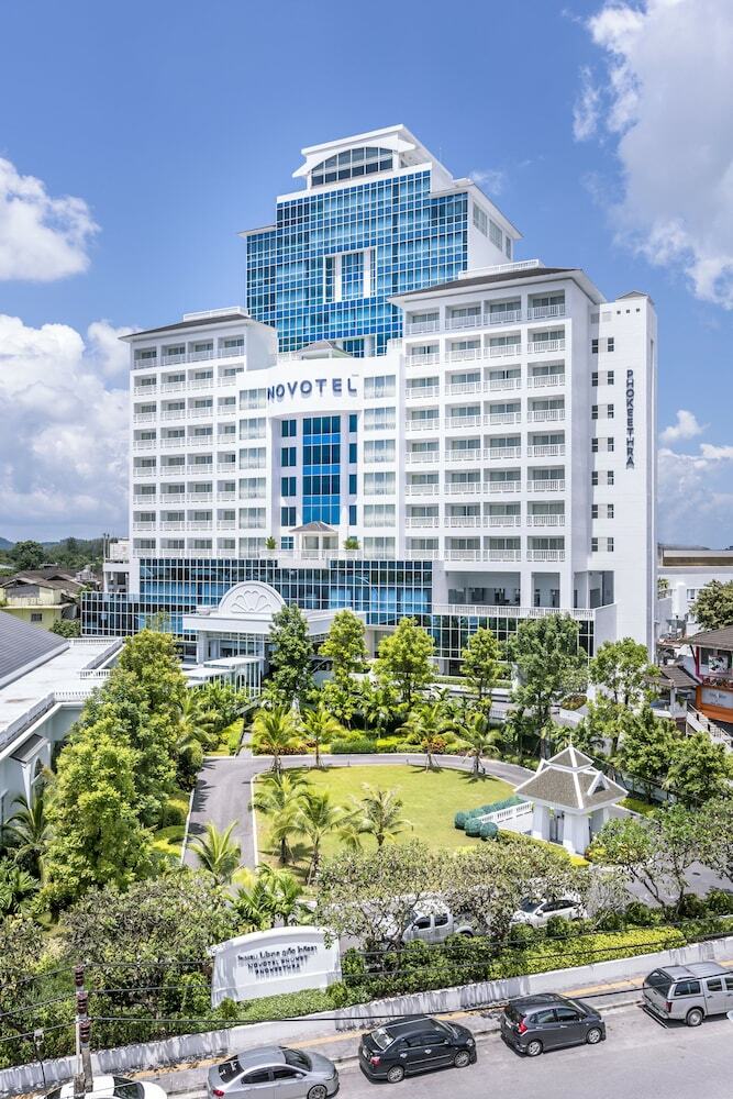 Novotel Phuket City Phokeethra Hotel