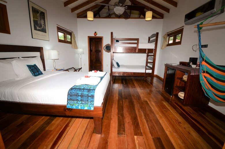 Hotel Mariposa Beach Resort