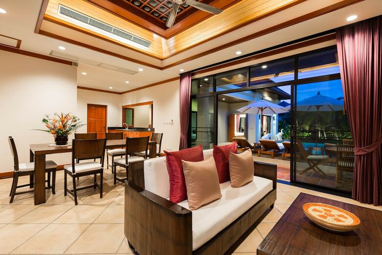 Nai Harn Baan-bua Villas