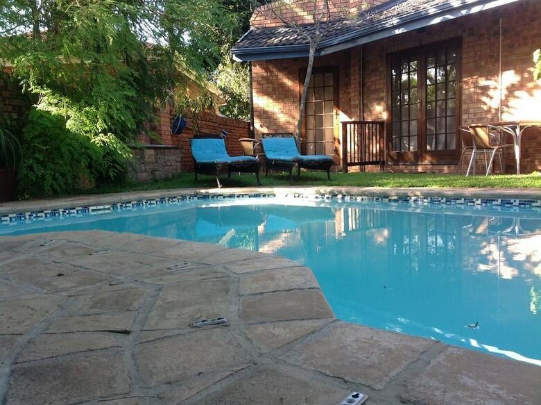 Hotel Rhino Coast Guest House