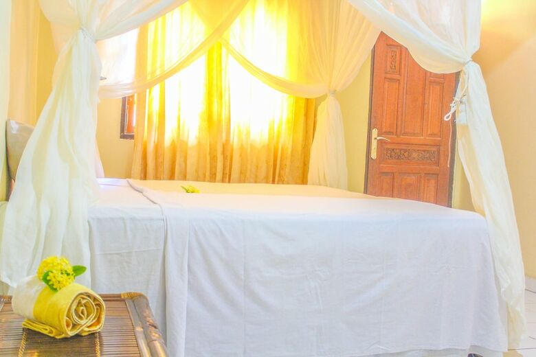 Hotel Lolo Beach Inn