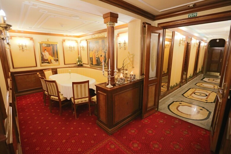 Hotel President