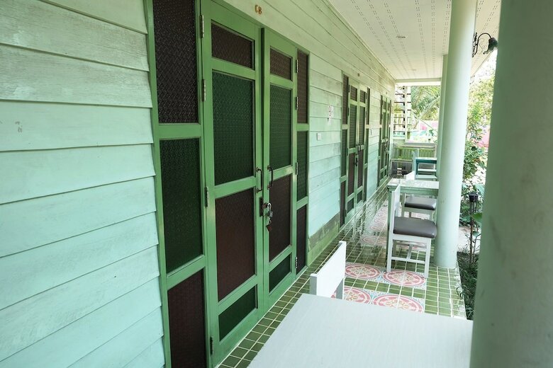 Hotel Baanrak Amphawa Homestay