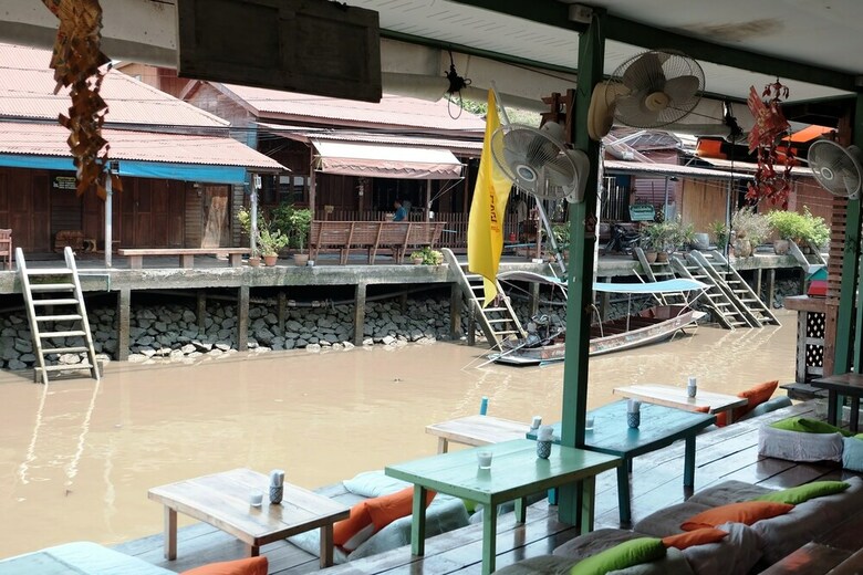 Hotel Baanrak Amphawa Homestay
