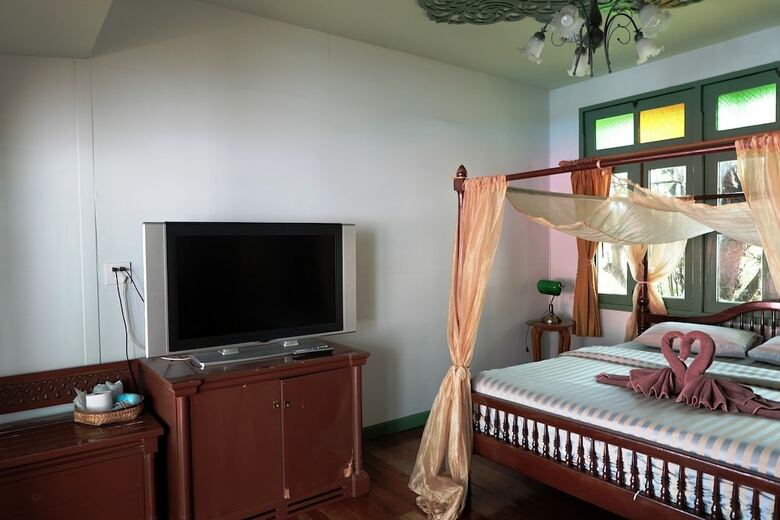 Hotel Baanrak Amphawa Homestay