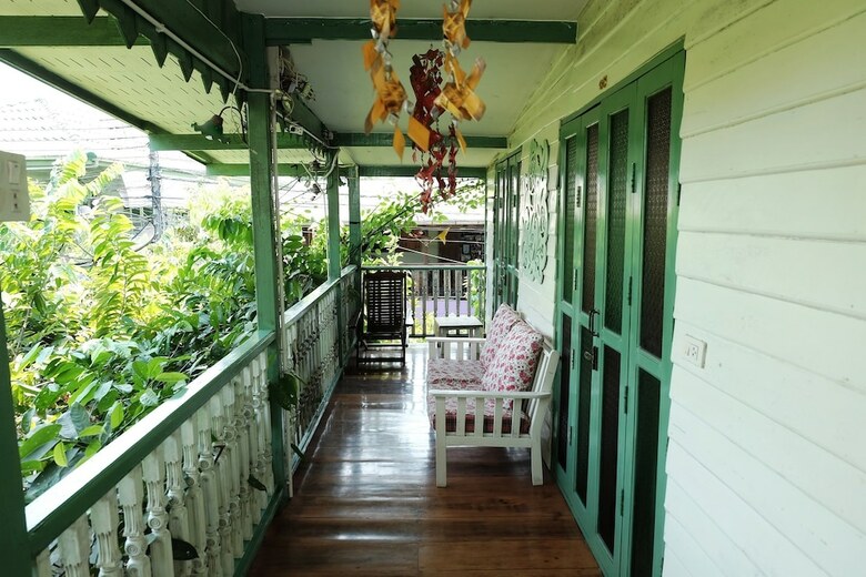 Hotel Baanrak Amphawa Homestay
