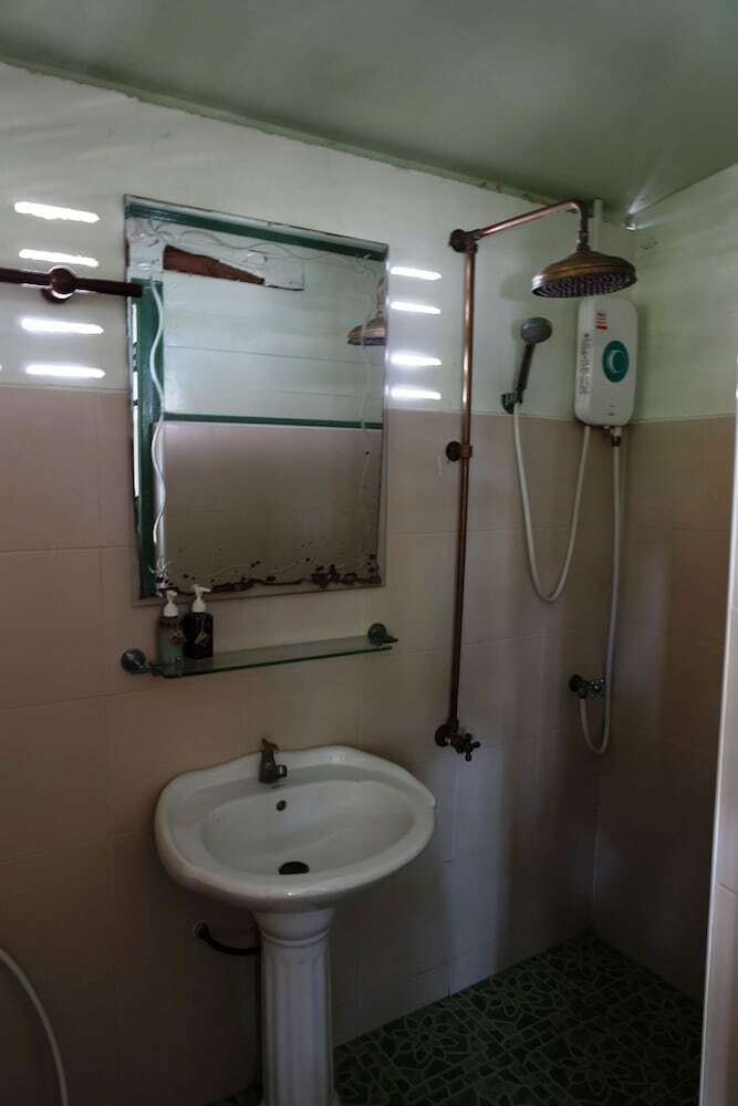 Hotel Baanrak Amphawa Homestay
