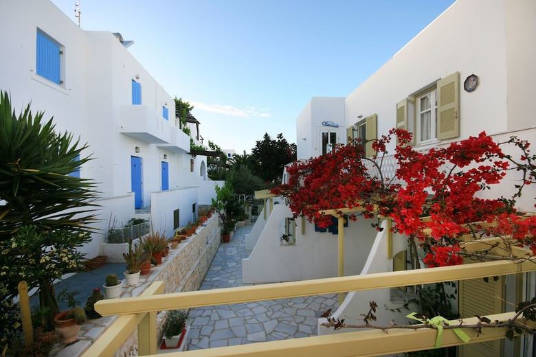 Leonardos Apartments