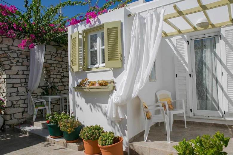 Leonardos Apartments