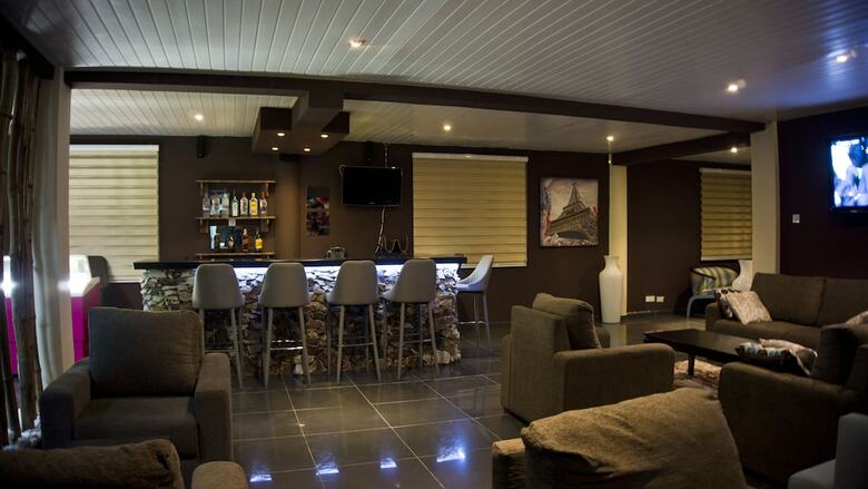 M Suites Hotel