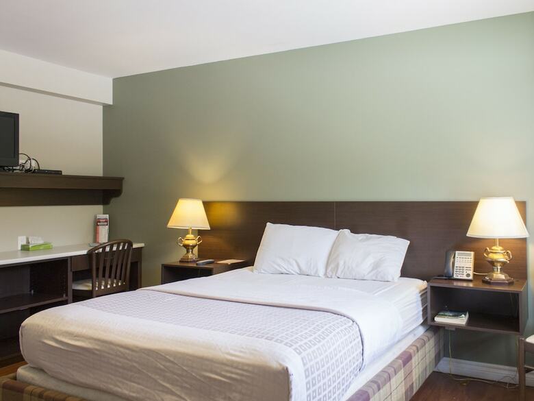 Hotel Leelas Villa Inn Flesherton
