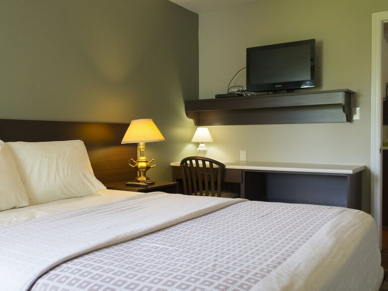 Hotel Leelas Villa Inn Flesherton