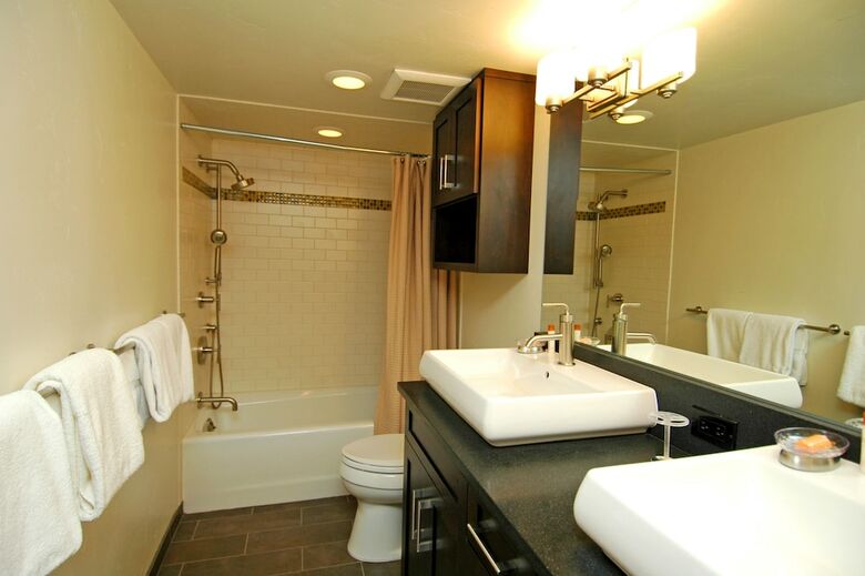 Fifth Avenue Condominiums By Frias