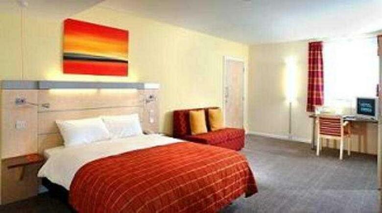 Holiday Inn Express Hotel Dublin Airport
