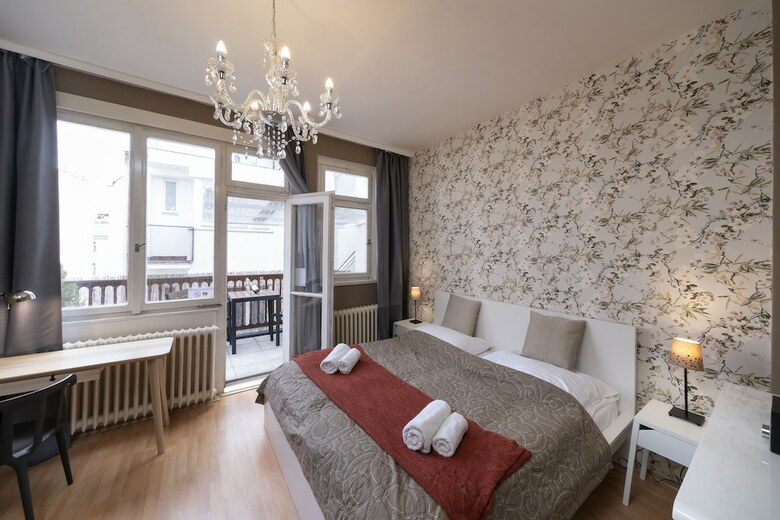 Hostal New Town - Apple Apartments