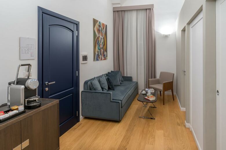 Hotel Les Diamants Spanish Steps Suite