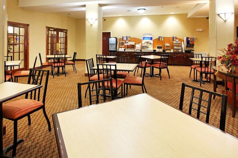 Holiday Inn Express Hotel & Suites Sylacauga