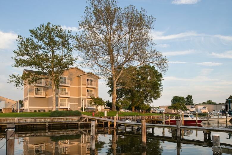 Hotel Anchored Inn At Hidden Harbour Marina