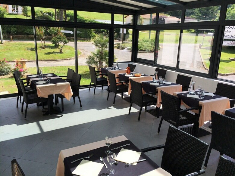 Hotel H�tel Restaurant Relais Des Champs