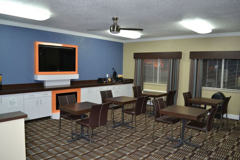 Hotel Countryside Inn & Suites Fremont