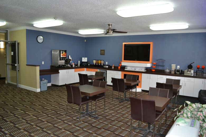 Hotel Countryside Inn & Suites Fremont