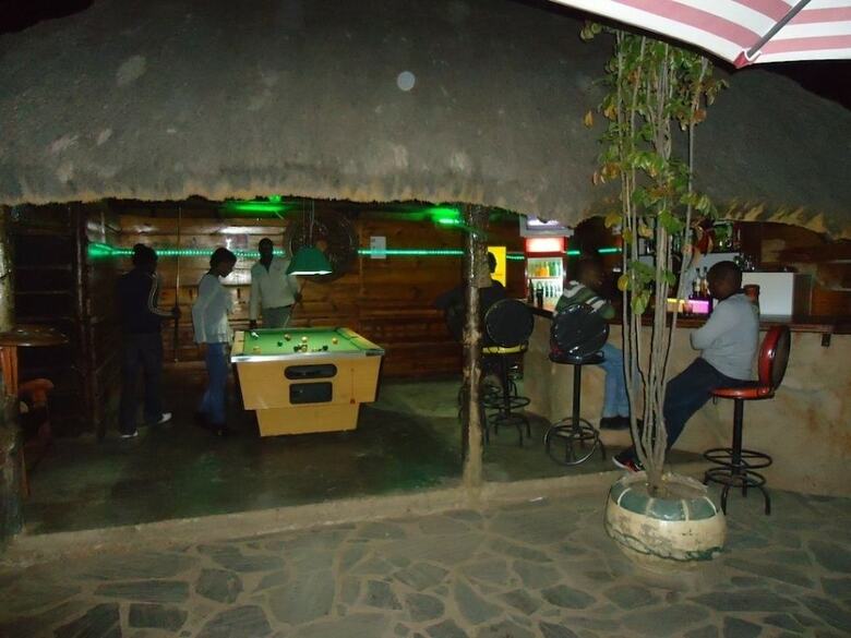 Hostal Flintstones Backpackers