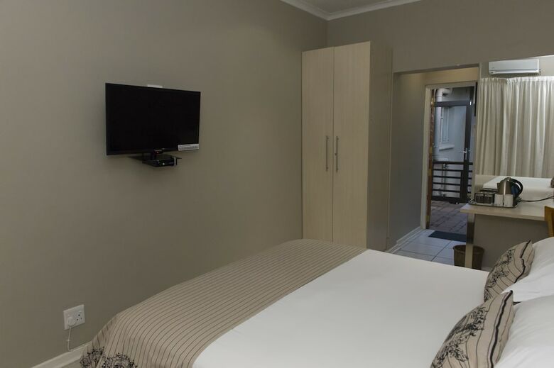 Hotel The Suburban