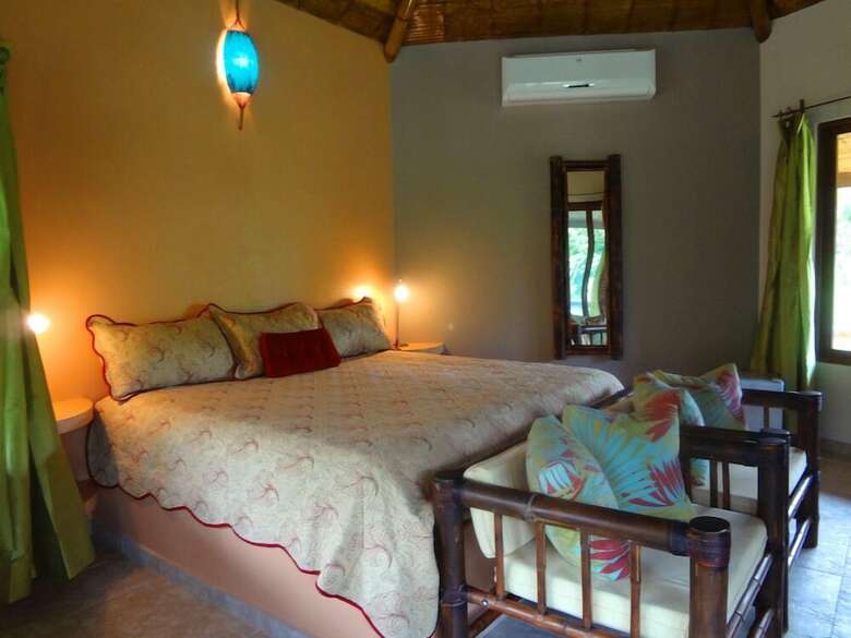 Hotel Manoas Luxury Camping And Villa Rentals