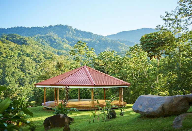Hotel Manoas Luxury Camping And Villa Rentals