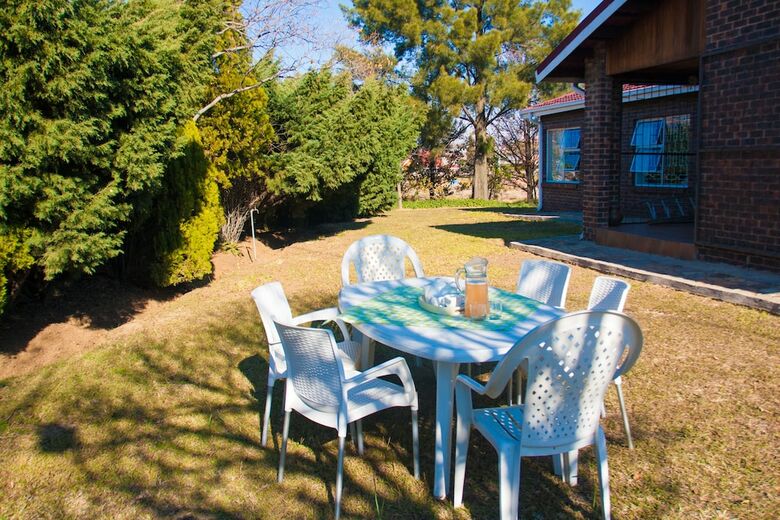 Phokeng Gardens Bed And Breakfast