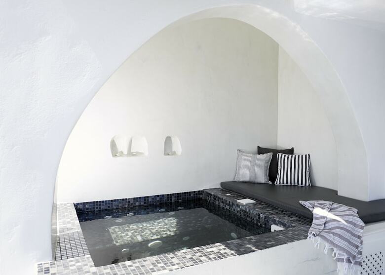 Villa Helianthus Suites