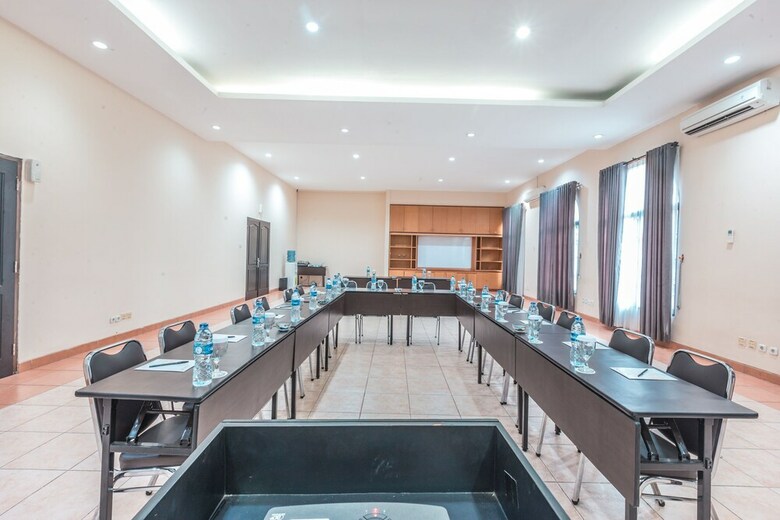 Capital O 1662 Ole Suites Hotel