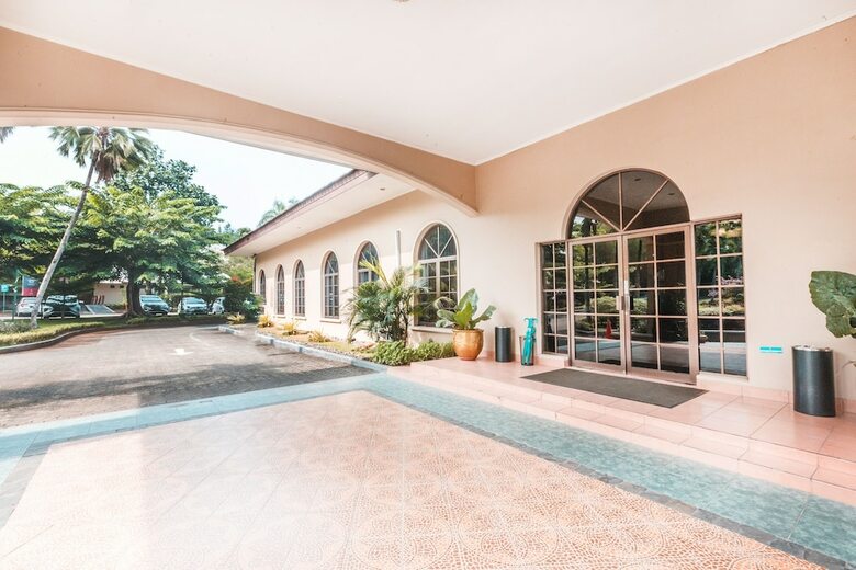 Capital O 1662 Ole Suites Hotel