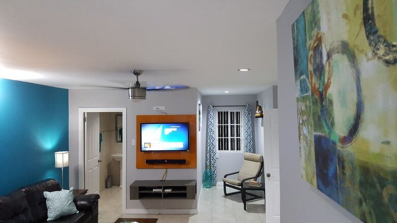New Kingston Guest Apartment At Donhead