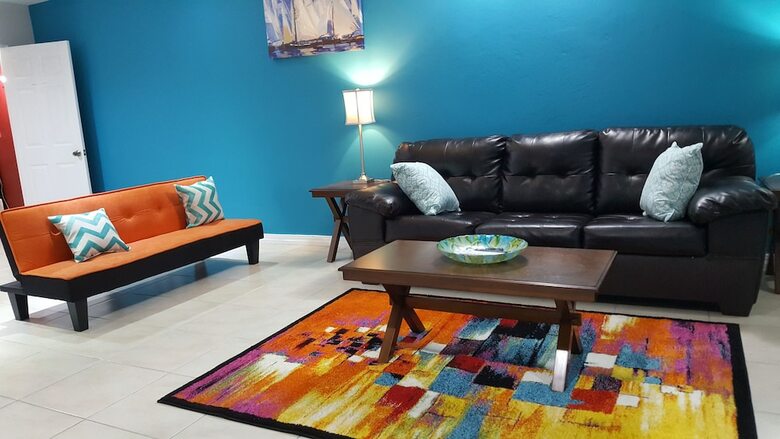 New Kingston Guest Apartment At Donhead