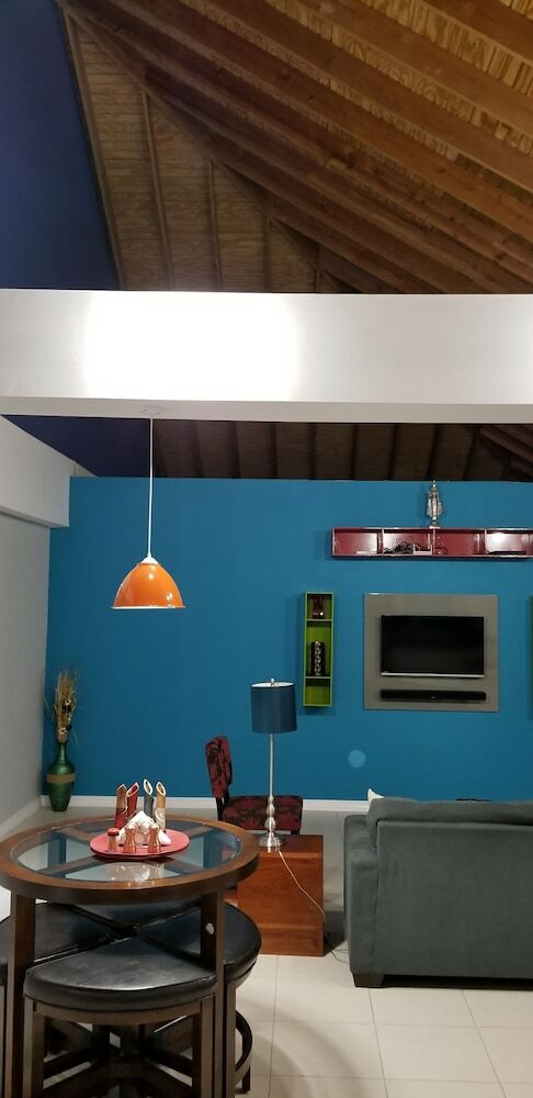 New Kingston Guest Apartment At Donhead