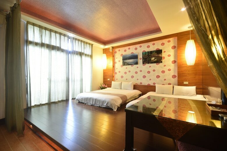 Sun Moon Love Hotel