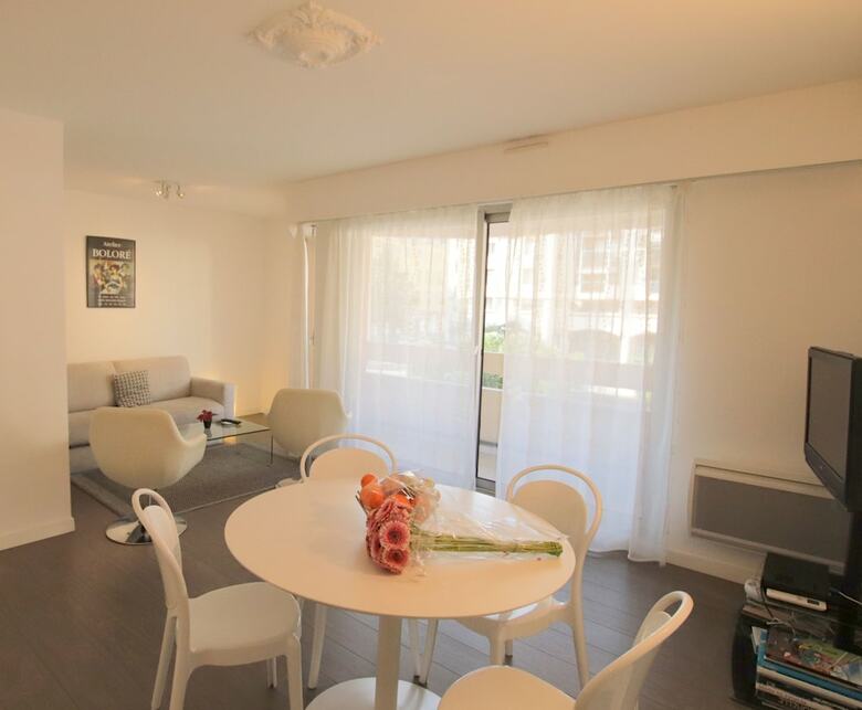 Apartamentos Happy Few - La Cigalusa