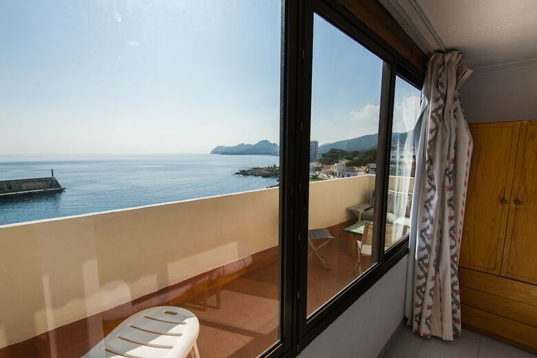 Hostal Port Corona