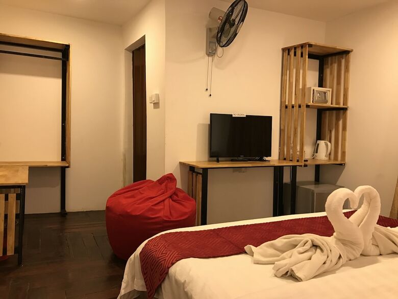 Hotel The Barat Perhentian Beach Resort