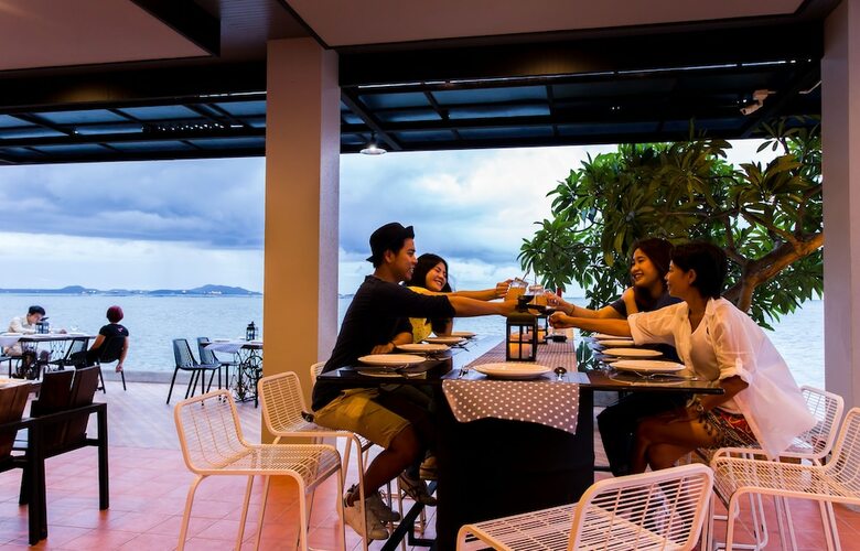 Hotel The Loft Seaside Sriracha