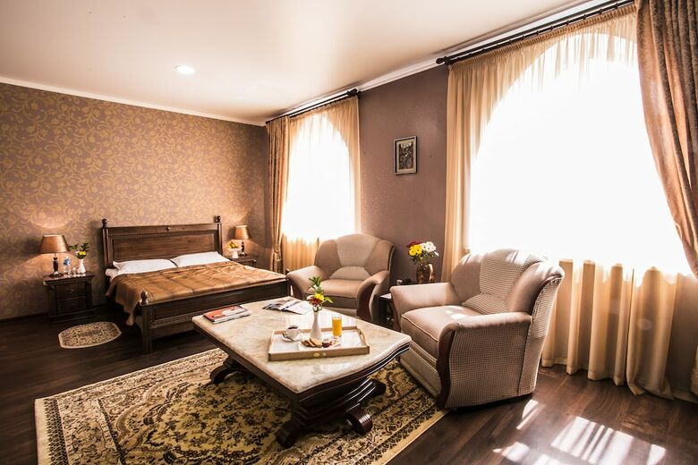 Shah Palace Hotel