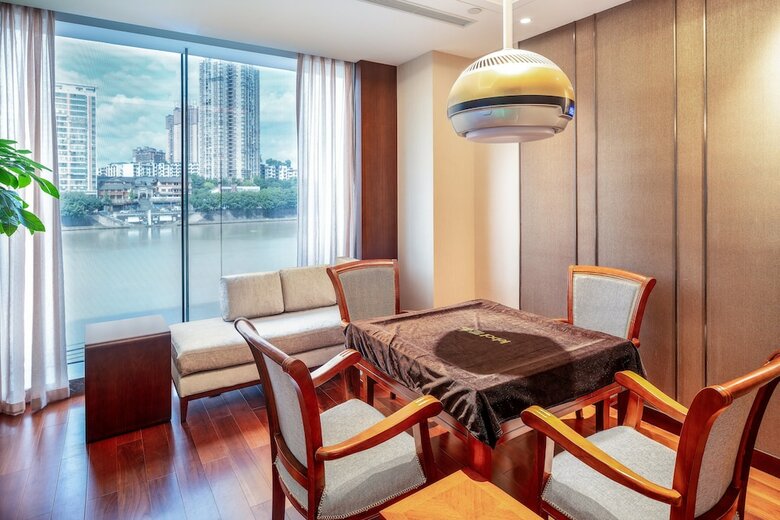 Hotel Holiday Inn Neijiang Riverside