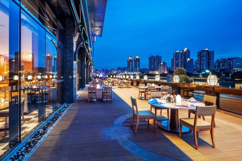 Hotel Holiday Inn Neijiang Riverside