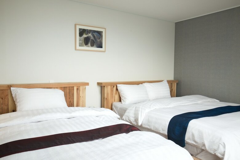 Cheonjiyeon Crystal Hotel
