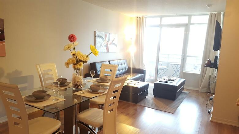 Lavish Suites- New Two Bedroom - Amazing Cn Tower View