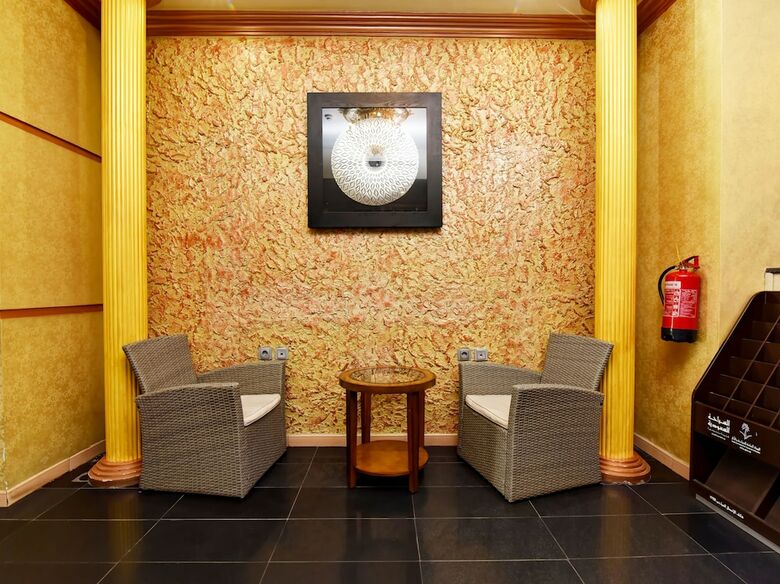 Oyo 411 Moon Hotel