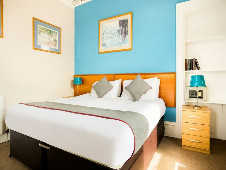 Oyo Corner Hotel